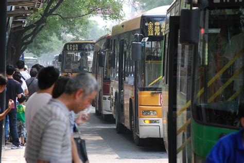 957多久發車：關於城市公交的等待與探討